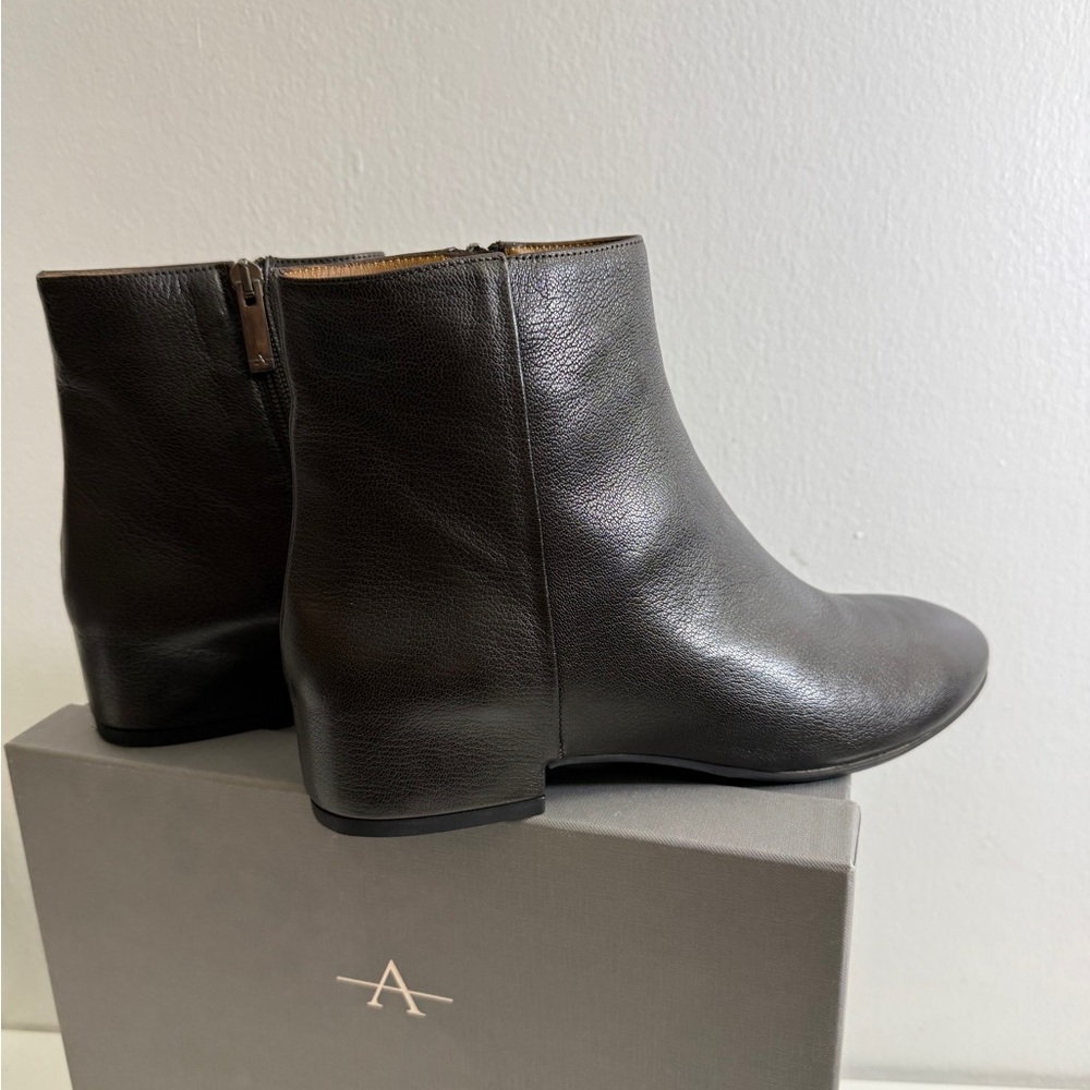Aquatalia Uri Dolomite Ankle Boots - Picture 7 of 10